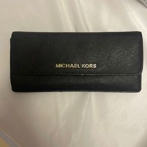 Michael Kors black wallet barely used
